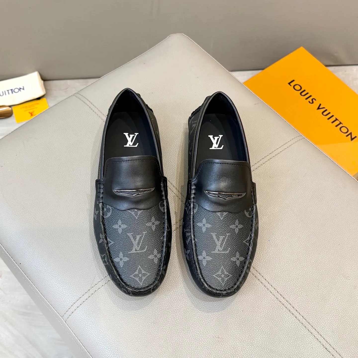 Factory price: 460💰LV men's beanie shoes 2025 official website synchronization <market top version> imported first layer old flower leather/embossed ➕ black cowhide original packaging. Size 38-45